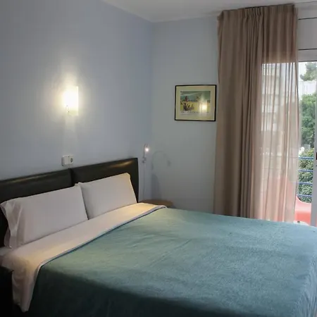 Alexandra Hotel *