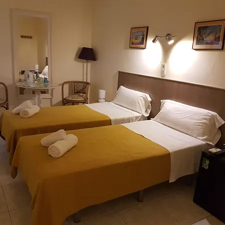 Alexandra Hotel *