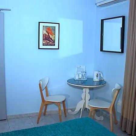 Alexandra מלון סיטגס