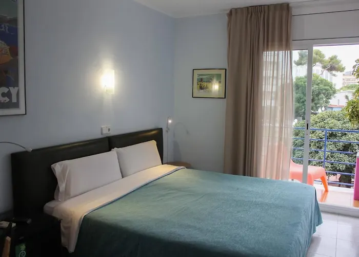 Alexandra Hotel *