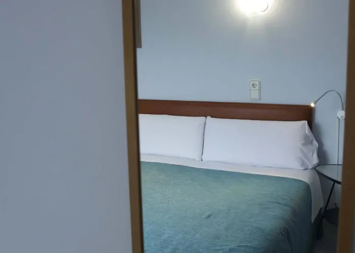 Alexandra Hotel *