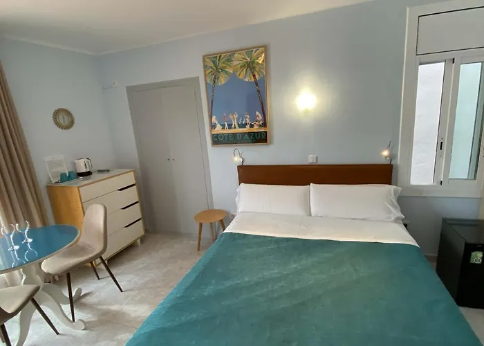 Alexandra Hotel *